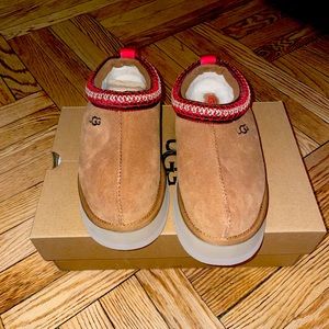 NWT Ugg Tazz Slipper - Chestnut size 6